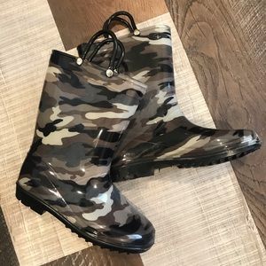 Youth rain boots